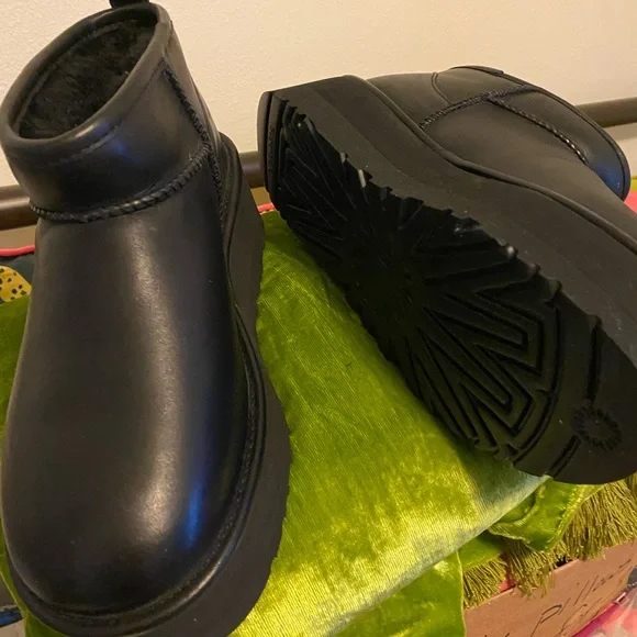 UGG Black Platform Winter Boots - Picture 2 of 2